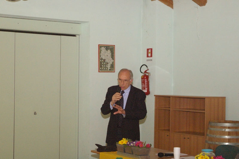 Saluto ai partecipanti al Convegno da parte del Sindaco di Villafranca d Asti, Guido Cavalla  [FOTO di Stefano Porta].