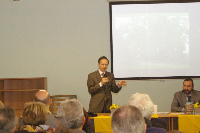 Saluto ai partecipanti al Convegno da parte del Vice Prefetto di Asti, S.E. Dott. Paolo Giuseppe Ponta  [FOTO di Stefano Porta].