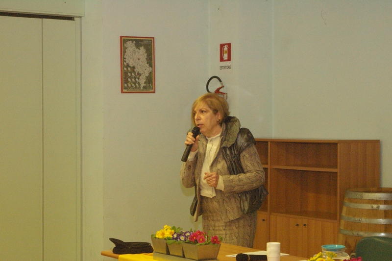 Saluto ai partecipanti al Convegno da parte del Sindaco di Passerano Marmorito, Dott.ssa Silvana Bruna  [FOTO di Stefano Porta].