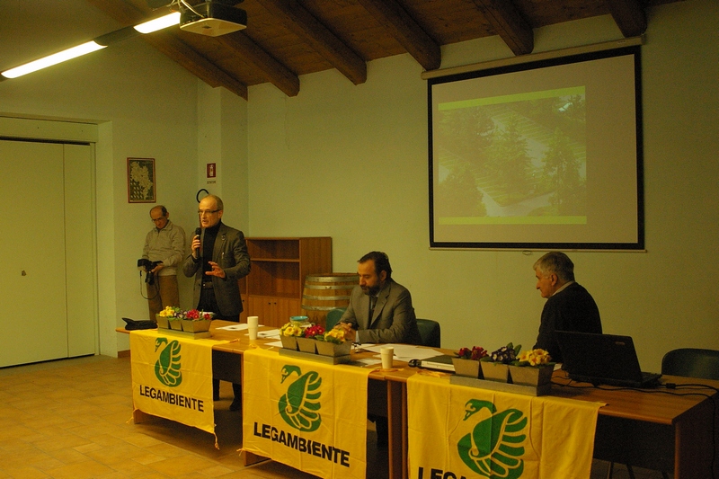 Saluto ai partecipanti al Convegno da parte dell Ing. Paolo Biletta in rappresentanza del Commissario straordinario dell Amministrazione provinciale di Asti, Dott. Alberto Ardia  [FOTO di Stefano Porta].