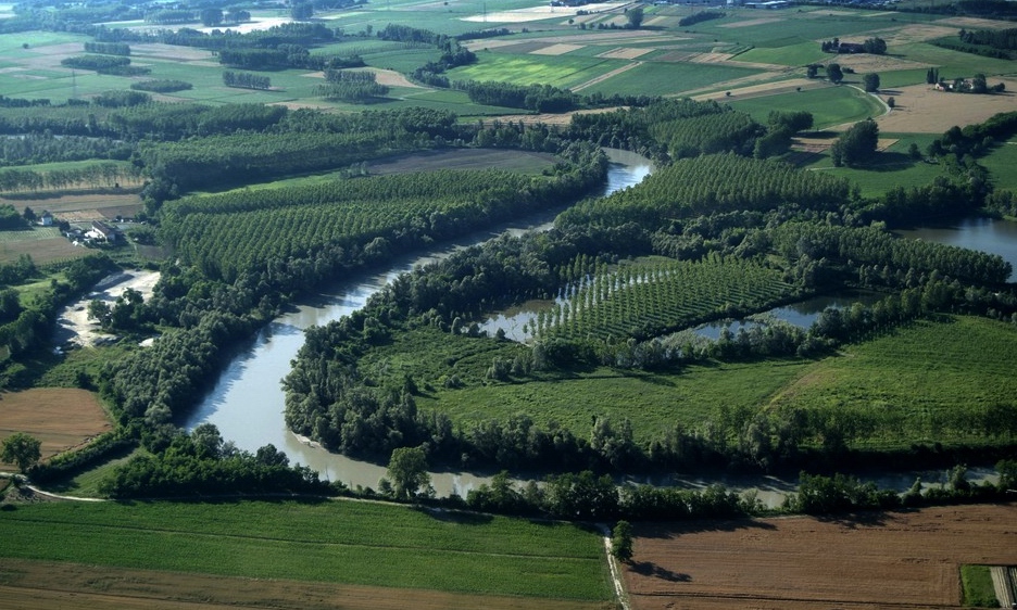 Veduta aerea del fiume Tanaro nel tratto astigiano (Foto di Mark Cooper).