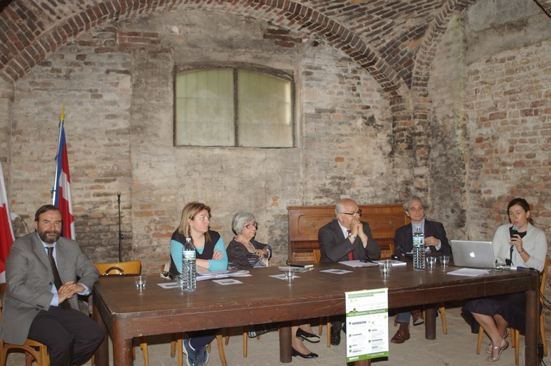 Contributo di approfondimento da parte della Dott.ssa Louise Sweet dell Università di Pavia su "L esempio del National Trust". Nella foto: Prof. Marco Devecchi, Dott.ssa Annalisa Conti, Prof.ssa Laurana Lajolo, Dott. Carlo Cerrato e Prof. Enrico Ercole [Foto di Morena Santangelo].