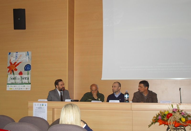 Introduzione di Marco Devecchi, moderatore del convegno, docente della Facoltà di Agraria e presidente dell Osservatorio del paesaggio [Foto di Francesco Devecchi].