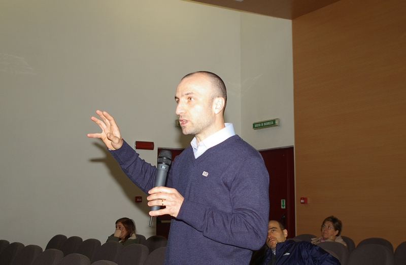  Relazione di Tiziano Bo, docente di Idrobiologia su "Biodiversità nei piccoli corsi d acqua del territorio delle Colline del Mare" [Foto di Francesco Devecchi].