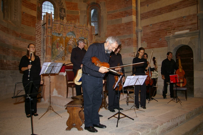 I musicisti di Ensemble Barocco "il Castello": Enrico Groppo (violino barocco), Luisa Ratti (violino barocco), Mauro Righini (viola da braccio), Giulia Bombonati (viola da braccio), Gualtiero Marangoni (viola da gamba), Federico Bagnasco (violone), Luisa Besenval (traversiere), Fabio Rizza (liuto, arciliuto e chitarra barocca) e Matteo Rabolini (percussioni).