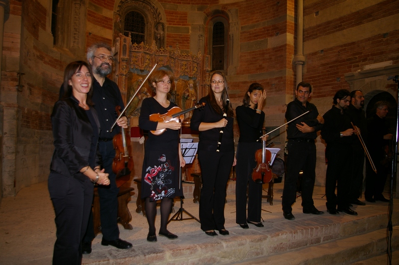 Concerto "Echi dal Seicento italiano". I musicisti di Ensemble Barocco "il Castello": Enrico Groppo (violino barocco), Luisa Ratti (violino barocco), Mauro Righini (viola da braccio), Giulia Bombonati (viola da braccio), Gualtiero Marangoni (viola da gamba), Federico Bagnasco (violone), Luisa Besenval (traversiere), Fabio Rizza (liuto, arciliuto e chitarra barocca) e Matteo Rabolini (percussioni).