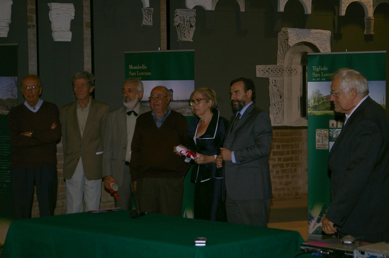 Foto ricordo con i due premiati dell anno 2013: Avv. Emilio Lombardi "Alfiere del paesaggio 2013" e Dott.ssa Silvana Bruna "Amico del Paesaggio 2013". Nella foto da (sx): Ing. Francesco Garetto, Ing. Giuseppe Ratti, Avv. Emilio Lombardi, Sig. Luigi Dorella, Dott.ssa Silvana Bruna, Prof. Marco Devecchi e Prof. Dario Rei [Foto di Angelo Porta].