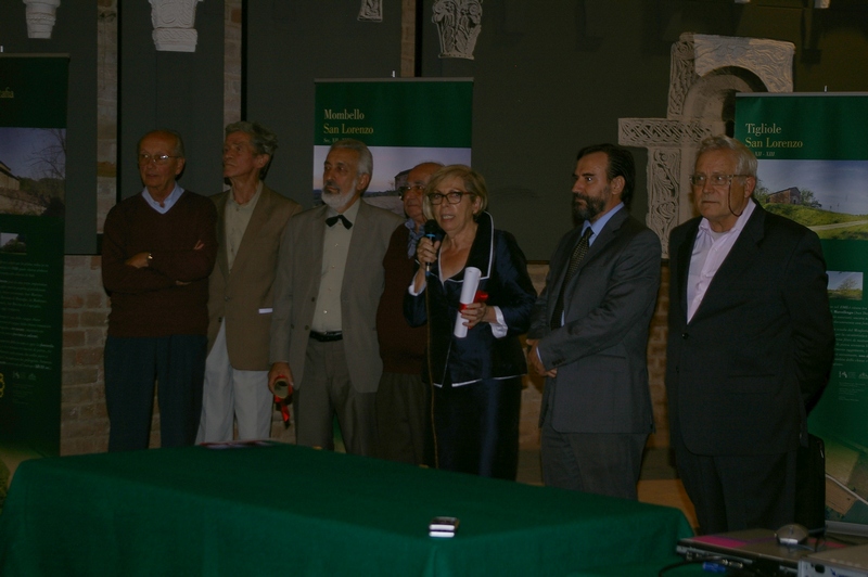 Momento della cerimonia di consegna dei premi di "Alfiere del paesaggio Astigiano 2013" all Avv. Emilio Lombardi e di "Amico del Paesaggio astigiano" alla Dott.ssa Silvana Bruna, Sindaco di Passerano Marmorito. Nella foto da (sx): Ing. Francesco Garetto, Ing. Giuseppe Ratti, Avv. Emilio Lombardi, Sig. Luigi Dorella, Dott.ssa Silvana Bruna, Prof. Marco Devecchi e Prof. Dario Rei [Foto di Angelo Porta].