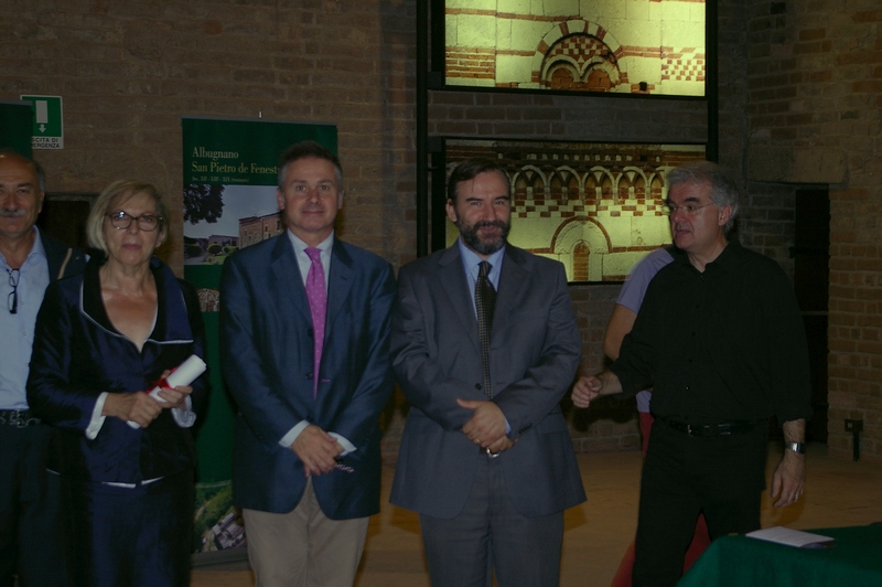 Foto ricordo dei Sindaci dell Alto Astigiano, da (sx): Roberto Bechis (Sindaco di Buttigliera d Asti, Dott.ssa Silvana Bruna (Sindaco di Passerano Marmorito) e Dott. Giorgio Musso (Sindaco di Castelnuovo Don Bosco). Per l Osservatorio del paesaggio: Prof. Marco Devecchi e Dott. Franco Correggia [Foto di Angelo Porta].