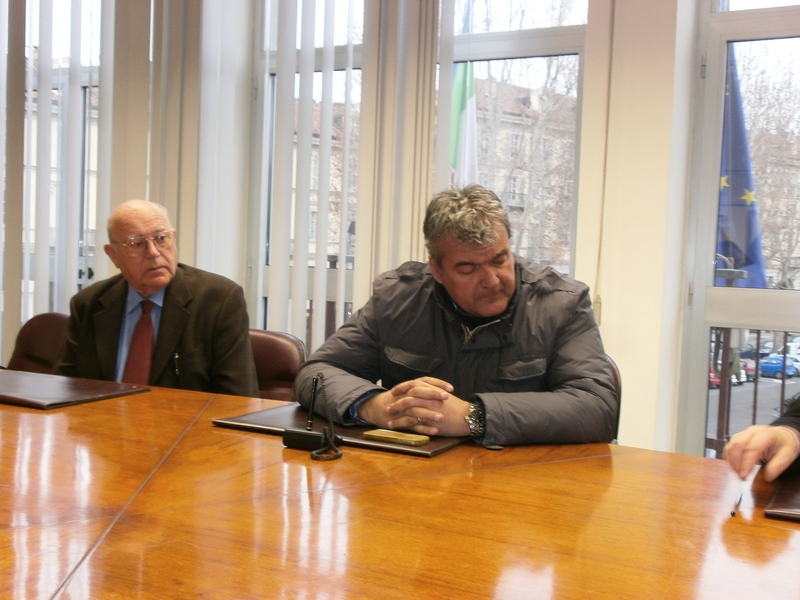 Contributo di riflessione da parte del Dott. Valter Valle, Presidente dell Ordine dei Dottori agronomi e forestali della Provincia di Asti. Nella foto al tavolo dell incontro il Prof. Erildo Ferro dell Osservatorio del Paesaggio per il Monferrato e l Astigiano.