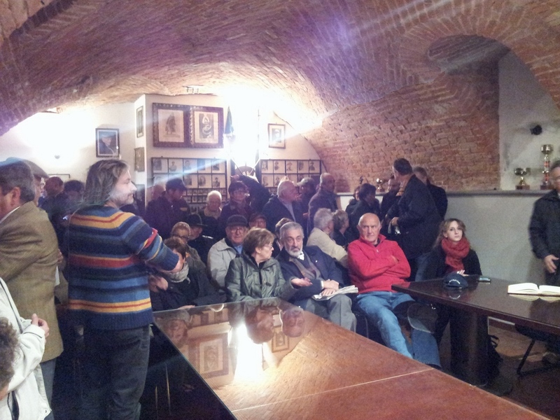 Folto pubblico presente all incontro nella Sala Consigliare del Comune di Montafia richiesto dal Comune e dalla popolazione di Montafia ai Responsabili dei Settori viabilità ed Agricoltura della Provincia di Asti per comprendere le ragioni degli abbattimenti dei tigli lungo l alberata storica in Località Montafia d Asti - Strada provinciale 2 (SP 2).