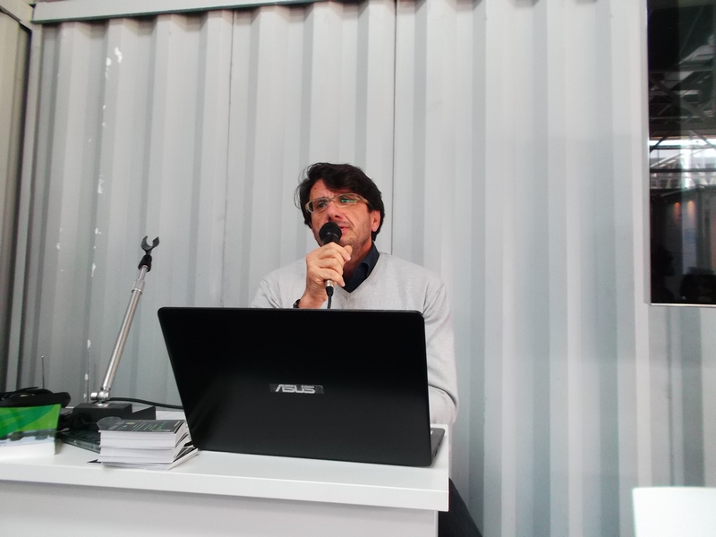 Relazione del Dott. Stefano Mengoli (Presidente dell Osservatorio Nazionale del Verde Urbano e Storico) su "Fare verde urbano" in occasione di "Smart Green, come intraprendere una politica urbana che passi per il greening urbano" nell ambito di  "Smart City Exhibition 2013" a  Bologna Fiere, mercoledì 16 ottobre 2013. 