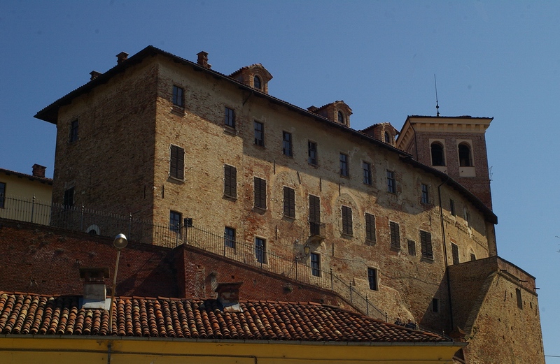 Veduta del Castello di Moncucco Torinese, Sede del Museo del Gesso.