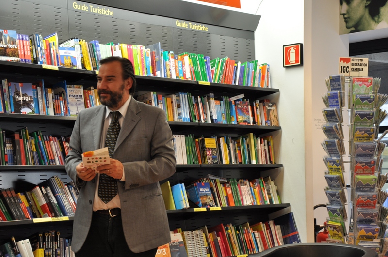 Introduzione da parte del Prof. Marco Devecchi (Dipartimento di Scienze agrarie, forestali e alimentari dell Università di Torino) all incontro di presentazione del libro di Tiziano Fratus su "Manuale del perfetto cercatore d alberi" a Torino presso la libreria Feltrinelli (mercoledì 3 aprile 2013).