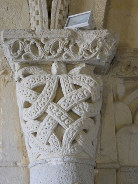 Capitello della Chiesa di San Lorenzo di Montiglio Monferrato [Foto di Ute Ludwig].