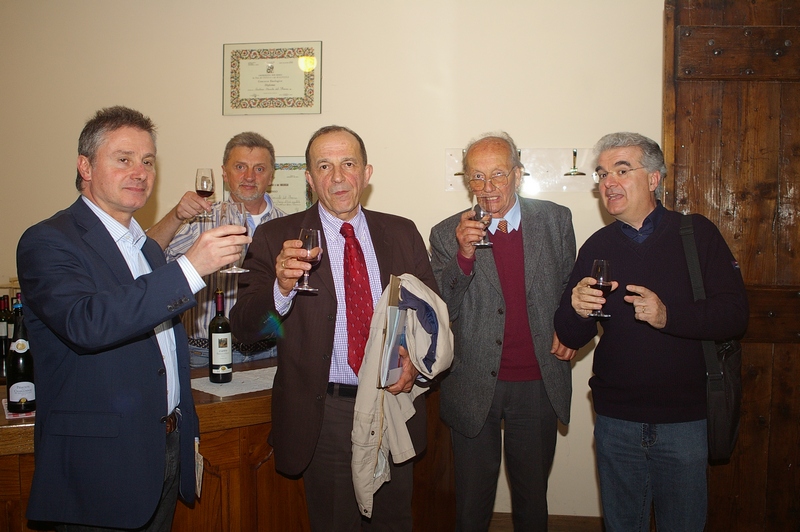 Brindisi conclusivo con la Freisa da parte del Dott. Giorgio Musso, Prof. Cesare Emanuel, Ing. Francesco Garetto e Dott. Franco Correggia.
