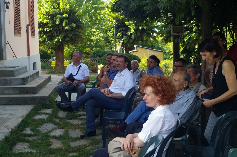 Veduta del pubblico presente all incontro di studio e alla visita guidata all area interessata degli interventi di ingegneria naturalistica) [Foto di Alessandro Risso].