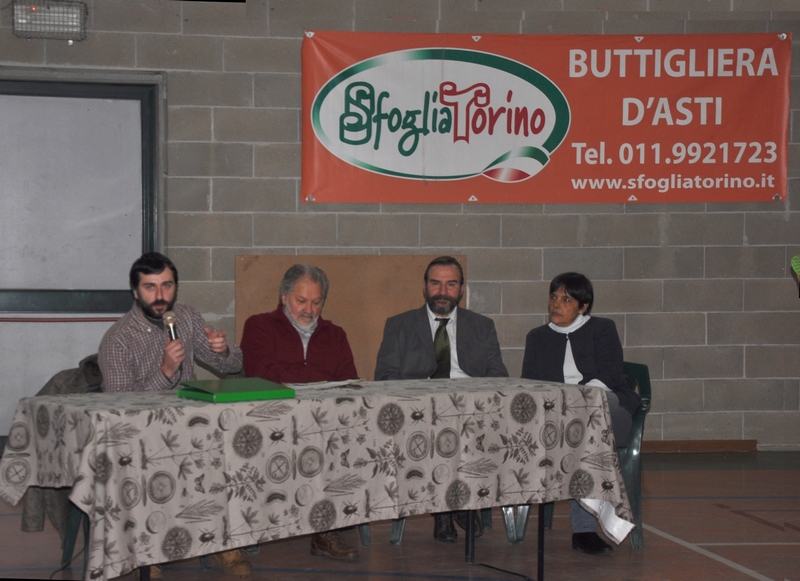 Incontro organizzato dalla Pro Loco di Buttigliera d Asti con la partecipazione dei rappresentanti di associazioni ambientaliste astigiane (Giancarlo Dapavo - Circolo Legambiente Gaia di Asti, Marco Devecchi - Osservatorio del Paesaggio per il Monferrato e l Astigiano, Laura Ortu - Associazione a Difesa della Piana villanovese) per la presentazione dell iniziativa "Adotta un albero".