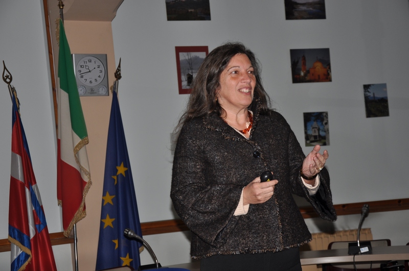 Relazione della ella Prof.ssa Rosanna Vigliocco, Docente dell Istituto di Istruzione superiore "Carlo Ubertini" sulle attività didattiche svolte con gli studenti sui temi del paesaggio [Foto di Marco Servalli].