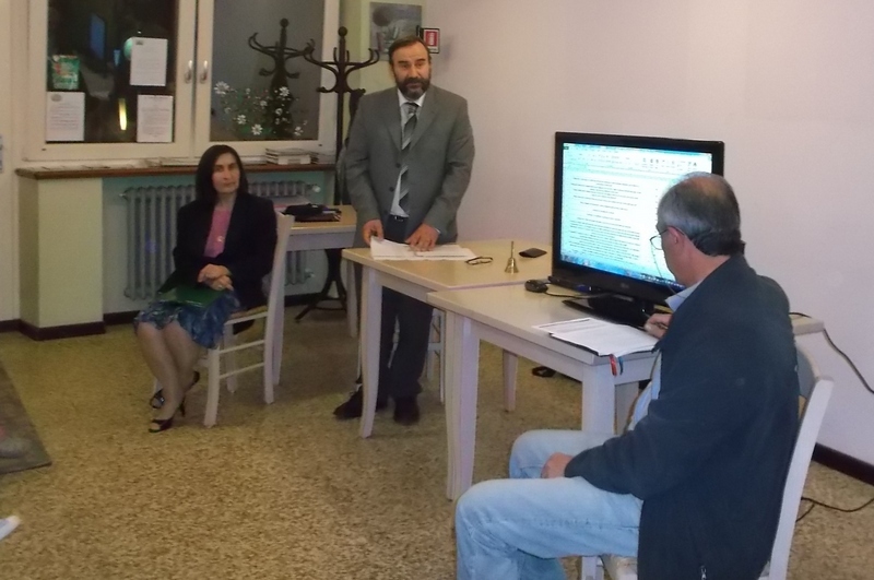 Momento del pubblico confronto tra I due candidati sindaci di Montafia (sx) Marina Conti e (dx) Giovanni Marchese sui temi di politica ambientali. Al centro il Moderatore dell incontro, il Prof. Marco Devecchi (Presidente dell Osservatorio del Paesaggio per il Monferrato e l Astigiano). [Foto di Angelo Porta].