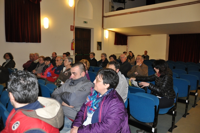 Veduta del folto ed interessato pubblico presente in sala [Foto di Angelo Porta].