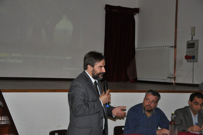 Relazione del Prof. Marco Devecchi, Docente del Dipartimento di Scienze agrarie, forestali e alimentari dell Università di Torino, su "Legge n° 10 del 14 gennaio 2013: un opportunità per la realizzazione e salvaguardia delle alberate" [Foto di Angelo Porta].