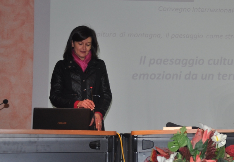 Relazione della Prof.ssa Anna Maria Pioletti (Università della Valle d Aosta) su "Il paesaggio culturale: emozioni da un territorio" [Foto di Paola Gullino].