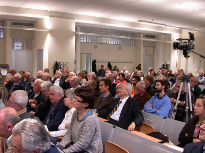 Veduta del folto pubblico presente in sala all incontro di Omaggio a Giuseppe Ratti.