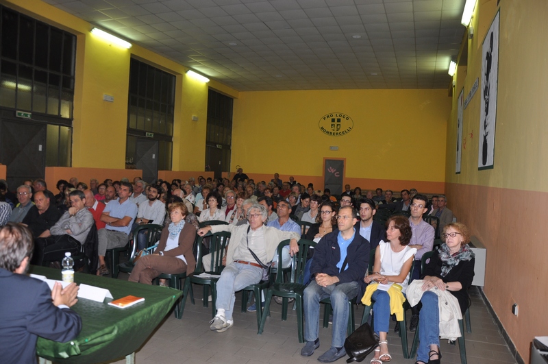  Veduta del folto ed attento pubblico presente in sala al Convegno su "La collina come passaporto per la qualità della vita. Quali strumenti per la tutela dei paesaggi UNESCO? L esempio di Mombercelli".