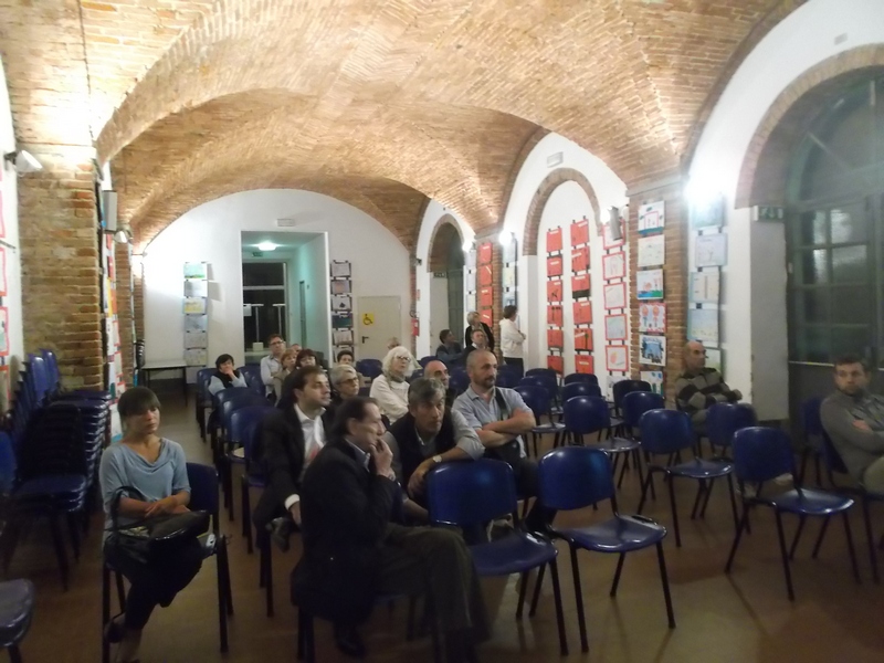 Veduta del folto pubblico presente in sala [Foto di Ernesto Doglio Cotto].