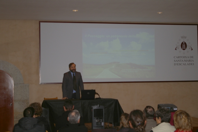 Relazione di Marco Devecchi (Dipartimento di Scienze agrarie forestali e alimentari dell Università di Torino e Presidente dell Osservatorio del Paesaggio per il Monferrato e l Astigiano) su  "Ruolo ed importanza del paesaggio del vino in Piemonte: modalità di studio e di valorizzazione" alla III Diada participativa per a cellers i viticultors els costers de vinya a la DOQ Priorat (Scala Dei, dijous 27 de març de 2014).