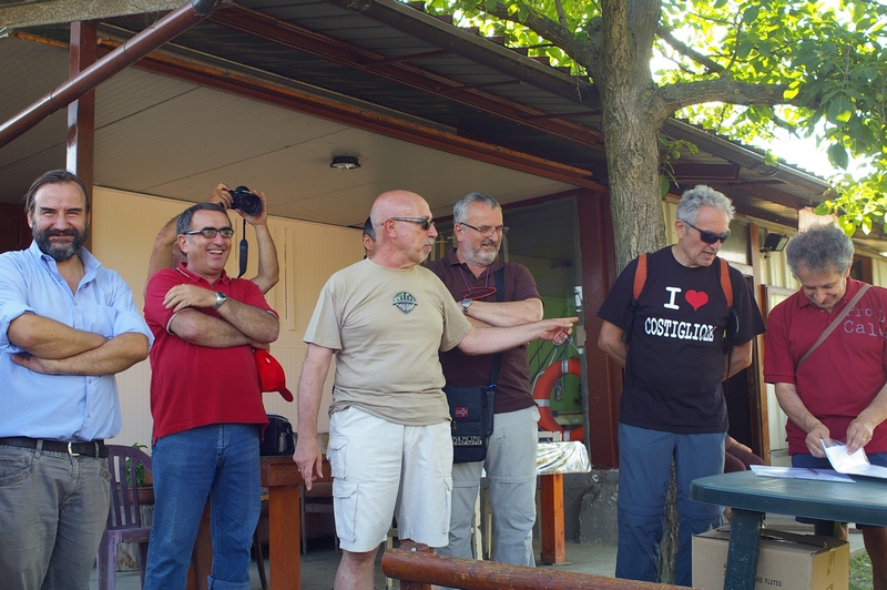 Presentazione del Progetto Paludo da parte dei rappresentanti delle Amministrazioni locali e delle associazioni promotrici. Nella foto da (sx): Marco Devecchi (Osservatorio del paesaggio per il Monferrato e l Astigiano), Giuseppe Ugonia (Sindaco di Calosso), Adriano Da Re (Associazione Amici di Calosso), Domenico Marinetto (LIPU di Asti), Filippo Romagnolo (Assessore del Comune di Costigliole d Asti) e Mauro Ferro (Proloco di Calosso) [Foto di Francesco Devecchi].