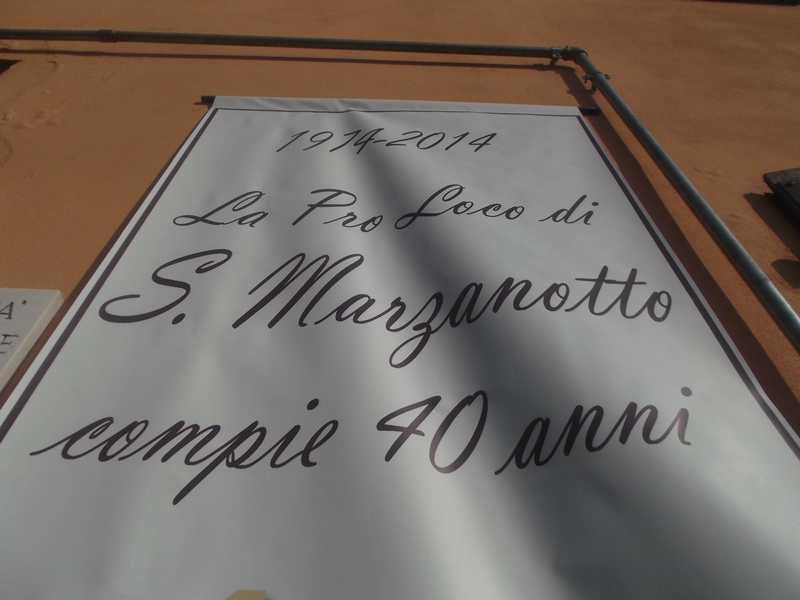 Striscione indicante l anniversario del quarantesimo anno di costituzione della Pro Loco di San Marzanotto.
