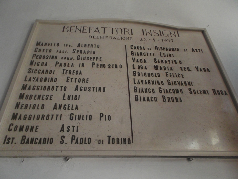 Lapide presente all interno della sede della Pro Loco di San Marzanotto agli insigni benefattori del paese e posta il 25 agosto del 1957.