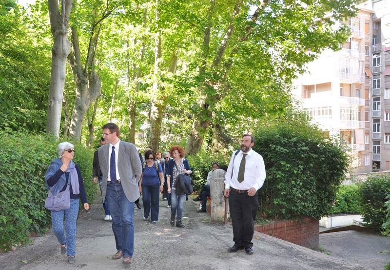 Riflessioni iniziali di Laurana Lajolo (Associazione Davide Lajolo), Davide Arri (Vice Sindaco di Asti) e Marco Devecchi (Presidente Ordine dei Dottori Agronomi e Forestali della Provincia di Asti) [Foto di Francesco Devecchi].