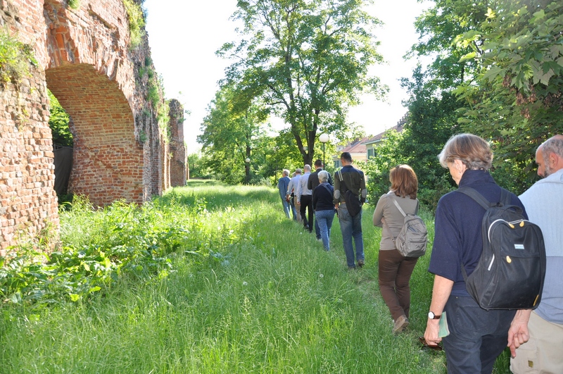 Camminata nell area verde lungo le antiche mura della Città di Asti.