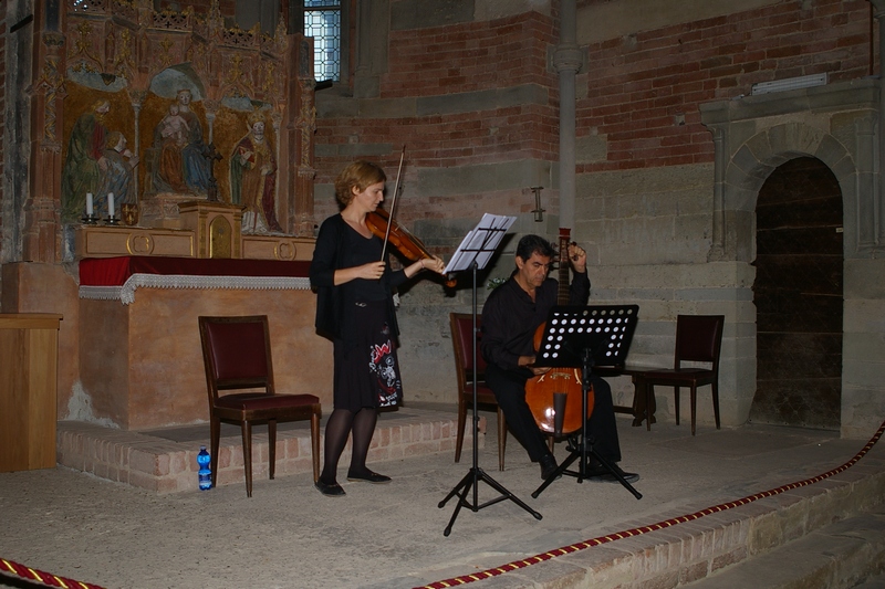 Avvio del Concerto di musiche inglesi del primo Seicento (Musiche di John Playford)". Musicisti Luisa Ratti (Violino barocco) e Gualtiero Marangoni (Viola da Gamba).  