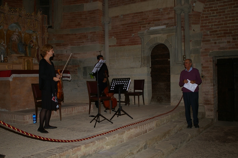 Congratulazioni al termine del Concerto da parte dell Ing. Francesco Garetto ai musicisti: Luisa Ratti (Violino barocco) e Gualtiero Marangoni (Viola da Gamba).