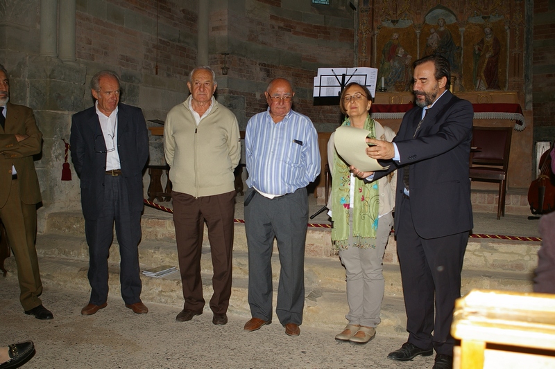 Lettura da parte del Prof. Marco Devecchi (Presidente dell Osservatorio del Paesaggio per il Monferrato e l Astigiano) delle motivazioni per il riconoscimento di Alfiere del paesaggio al Sig. Mario Orsi e al Sig. Bruno Fattori.