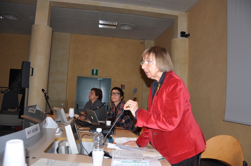 Introduzione della Prof.ssa Maria Paola Azzario, Presidente Centro UNESCO di Torino.Al tavolo dei relatori la Dott.ssa Carla Coccolo, Responsabile del progetto Salone Gusto - Terra Madre e la Dott.ssa Paola Costanzo, Responsabile Museo della frutta "Francesco Garnier Valletti".