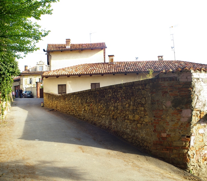 Vedute del bellissimo borgo di Primeglio a Passerano Marmorito.