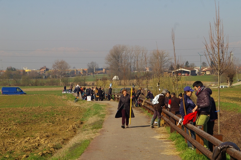 Veduta della pista ciclabile nella campagna di Villanova d Asti, oggetto dell intervento di piantagione dei 42 tigli per la realizzazione della nuova alberata stradale.