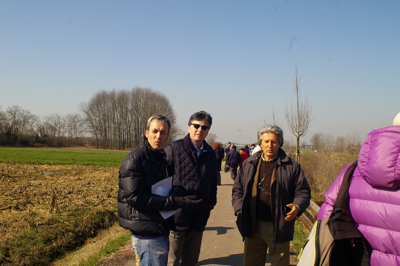 Foto ricordo con il Sindaco Christian Giordano di Villanova d Asti, il Presidente Mario Sacco della Camera di Commercio di Asti e il Vice Presidente Ernesto Doglio Cotto dell Ordine dei Dottori agronomi e Dottori forestali della Provincia di Asti [Foto di Franco Correggia].