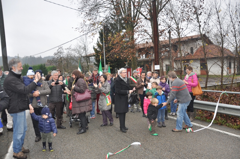 Taglio del nastro per l inaugurazione del ricostituito Viale dei tigli di Montafia, ad un anno di distanza dagli abbattimenti effettuati dalla Provincia di Asti.
