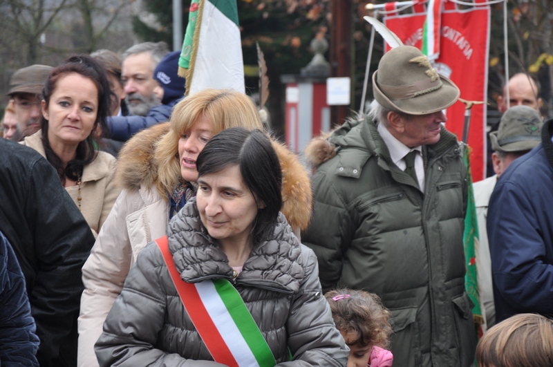 Camminata nel tratto di viale ricostituito guidati dal Sindaco Marina Conti di Montafia.