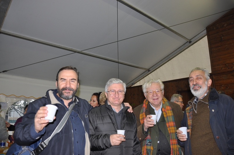 Foto ricordo del brindisi per il bellissimo momento di festa per la ripiantagione dei tigli con (sx): Marco Devecchi (Presidente dell Osservatorio del Paesaggio per il Monferrato e l Astigiano), Angelo Porta (Presidente del Circolo Legambiente Valtriversa), Dino Barrera e Emilio Lombardi (Associazione "I nostri tigli" di Montafia).