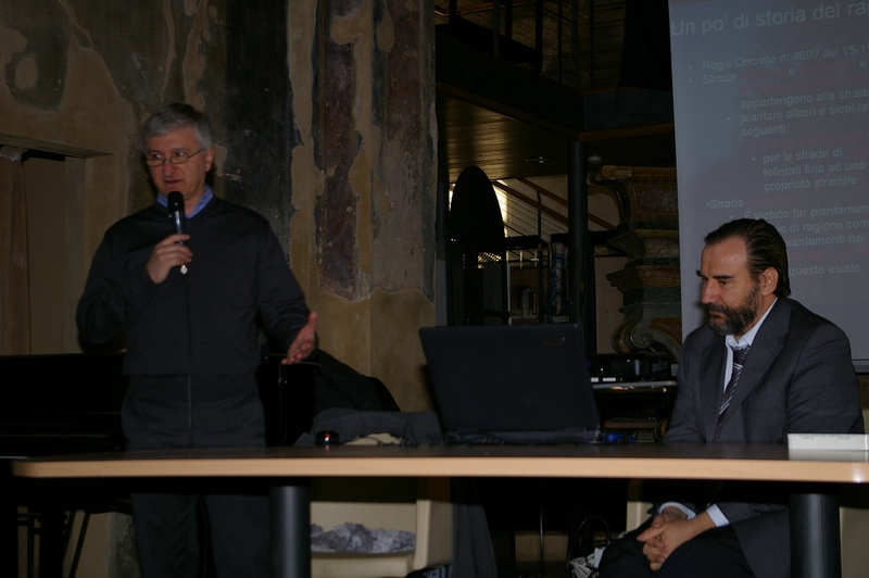 Presentazione sul tema "Alberi e strade" da parte di Angelo Porta, Presidente del  Circolo Legambiente Valtriversa [Foto di Franco Correggia].