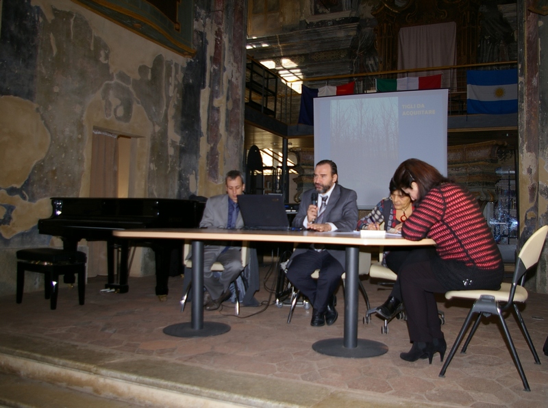 Presentazione della proposta di nuovo Viale alberato lungo la Pista ciclabile di Villanova d Asti da parte del Prof. Marco Devecchi, Presidente dell Osservatorio del Paesaggio per il Monferrato e l Astigiano [Foto di Angelo Porta]