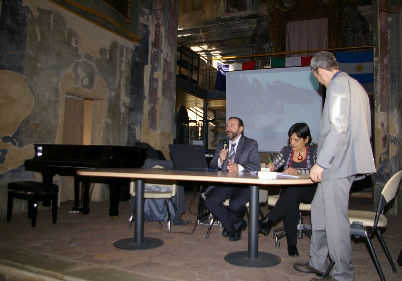 Adesione da parte del Sindaco di Villanova d Asti, Dott. Christian Giordano, all iniziativa "Adotta un albero" [Foto di Angelo Porta].