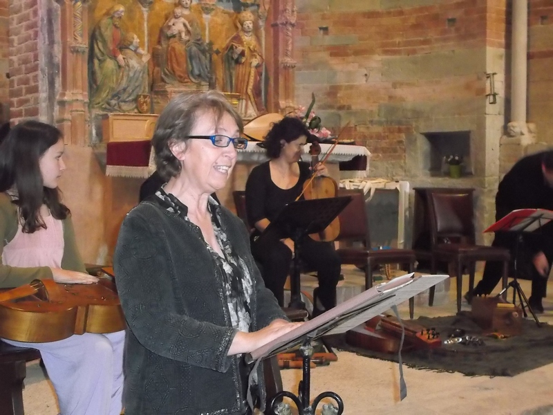 Il gruppo di Musica Antica La Ghironda di Asti, formata da le voci: Marzia GRASSO, Andrea MARELLO e Susanna ZANELLO, e i musici: Florio MICHIELON ghironde, liuti, organistrum, organo portativo, Walter MUSSANO flauti dolci, Aba RUBOLINO viella da braccio, Maurizio PERISSINOTTO citerna, colascione e liuto, e Piercarlo CARDINALI piva. 